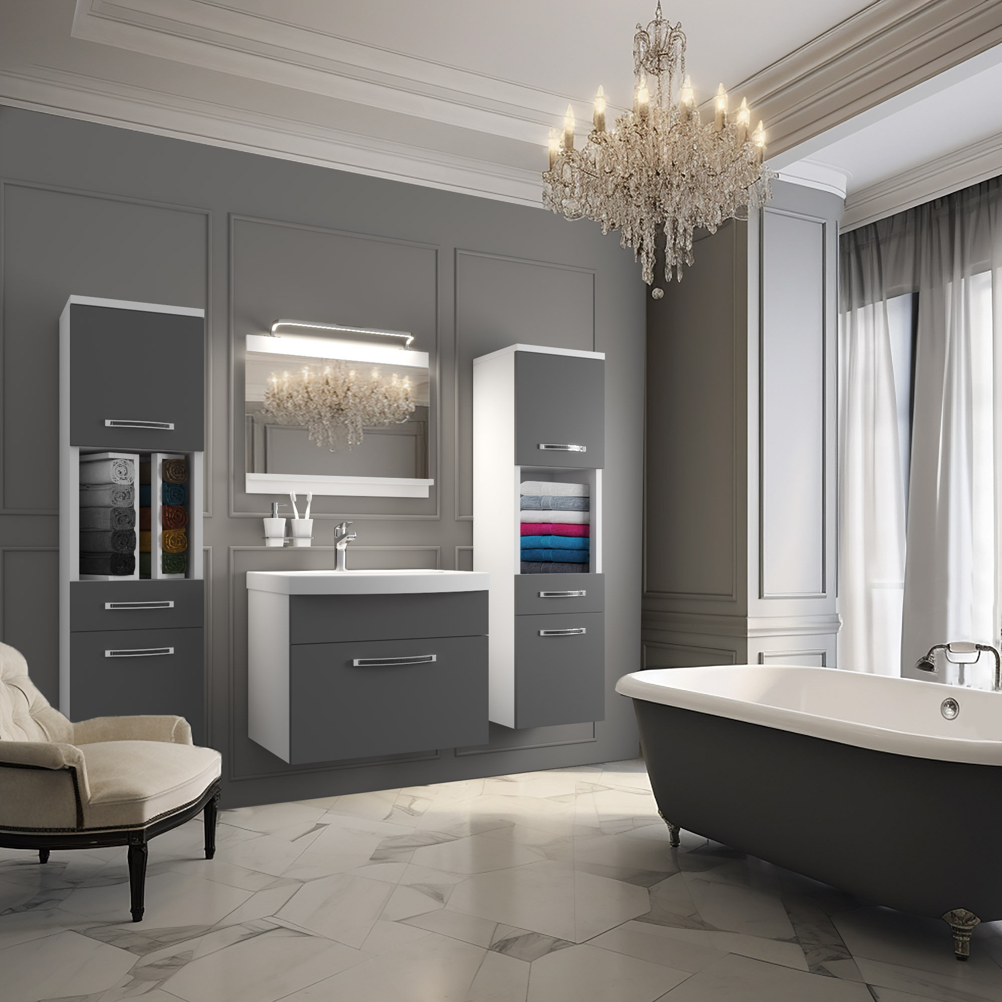 Bagno sofisticato con lampadario di cristallo